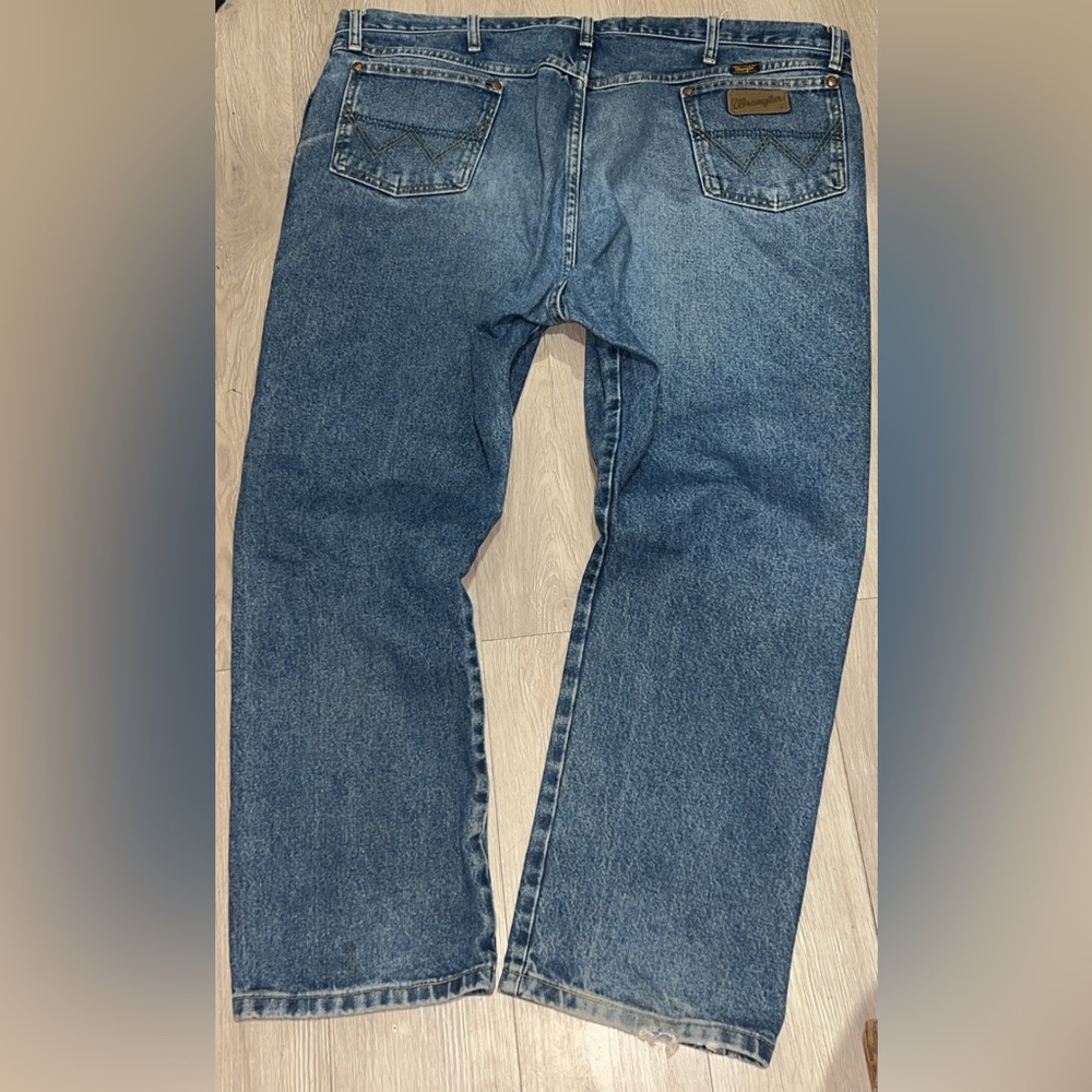 Wrangler George Strait Cowboy Cut men's original fit denim jeans in a blue wash